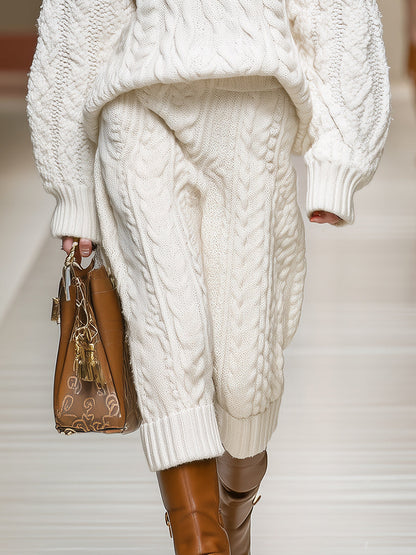 Ensemble Élégant : Pull en Maille Texturée Blanche et Pantalons Cropped Chic