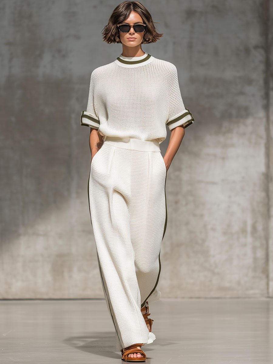 Ensemble Chic : Chemise Tricotée Blanche à Manches Courtes et Pantalon Évasé au Style Vintage