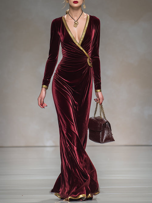 Robe Maxi Velours Bourgogne : Décolleté en V et Finitions Dorées pour une Élégance Éblouissante