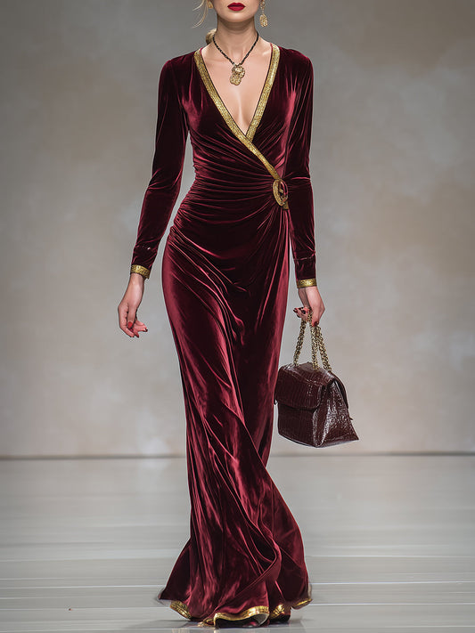 Robe Maxi Velours Bourgogne : Décolleté en V et Finitions Dorées pour une Élégance Éblouissante