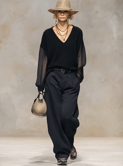 Décontractée et Élégante : Blouse Noire en Maille Transparente à Col V