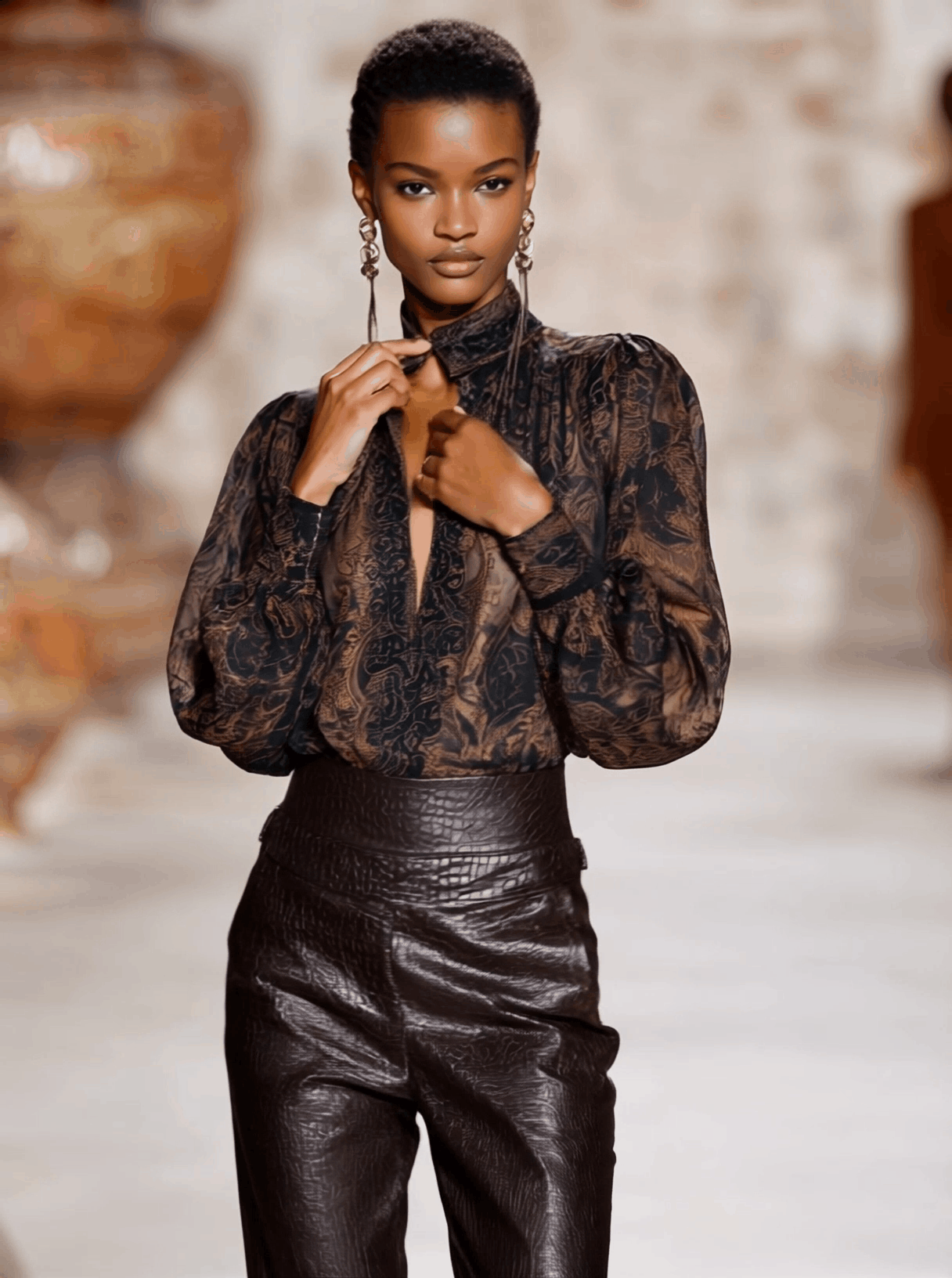 Chemise Longue Imprimée à Manches avec V-Cou en Mocha Premium