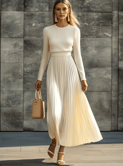 Robe Maxi Élégante en Satin Crème : Confort et Style Décontracté avec Manches Longues et Ourlet Plissé