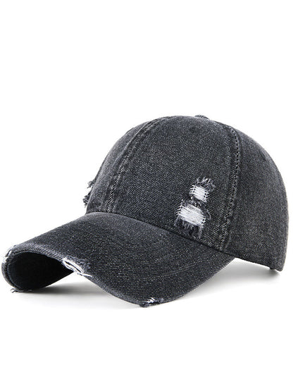 Casquette Décontractée en Jean Déchiré pour un Look Sportif