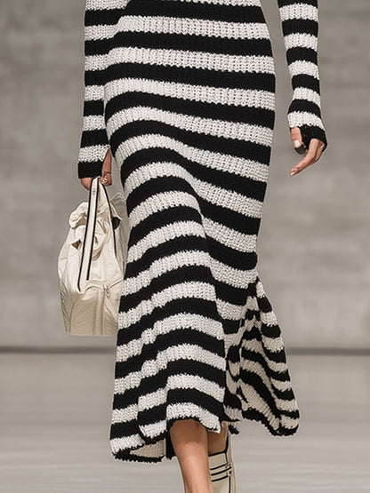 Robe Midi Fishtail Rayée Noir et Blanc à Col Montant - Chic Rétro en Tricot