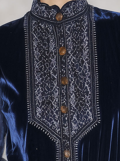 Chemise Retrouvée en Velours Bleu avec Col Montant Rétro et Manches Longues en Organza