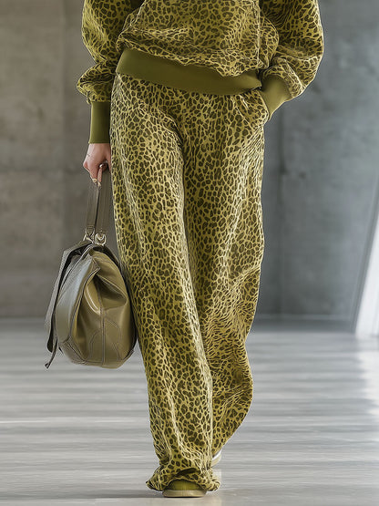 Ensemble Luxe : Sweat à Col en Fausse Fourrure et Pantalon Large Imprimé Léopard