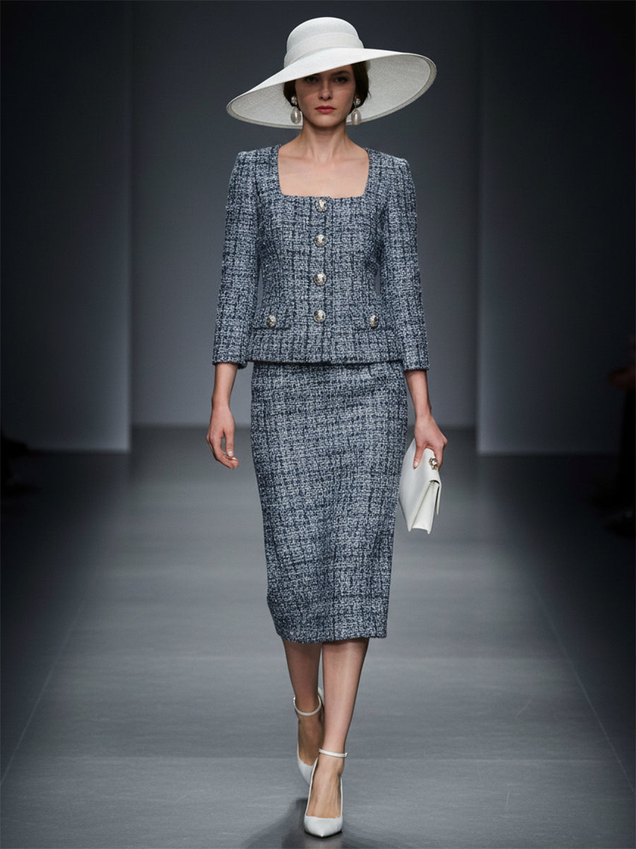 Ensemble Élégant en Tweed Bleu : Veste à Col Carré et Jupe Boutonnée