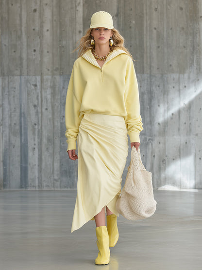 Ensemble Sportif Haut de Gamme : Sweat à Capuche Jaune et Jupe Plissée Élégante