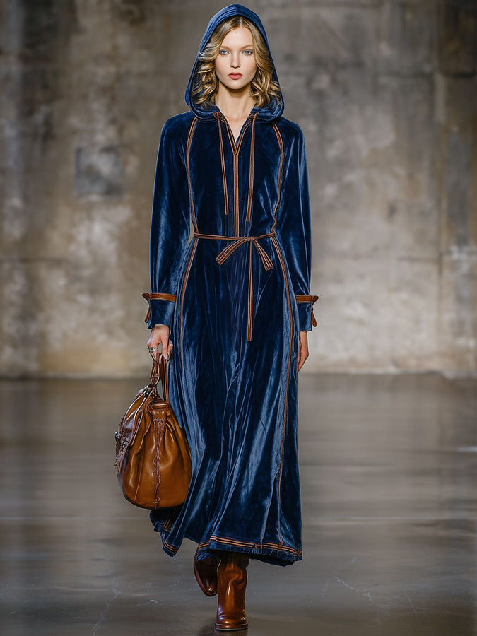 Robe Maxi en Velours Bleu Nuit à Capuche avec Détails Marron