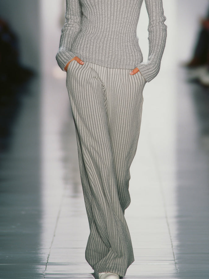 Ensemble Chic en Tricot avec Turtleneck Gris Clair et Pantalon Élégant