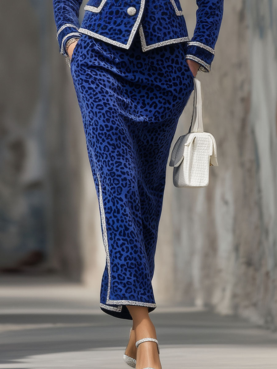 Ensemble Chic en Velours Léopard : Veste Élégante et Jupe à Revers