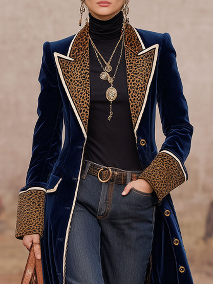 Veste en velours léopard à boutonnage simple avec revers et détails contrastés