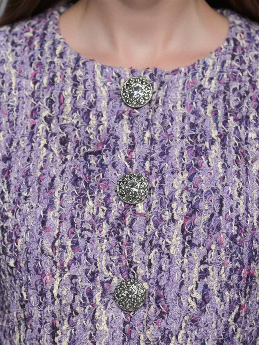 Veste courte en tweed violet à col rond avec boutons élégants