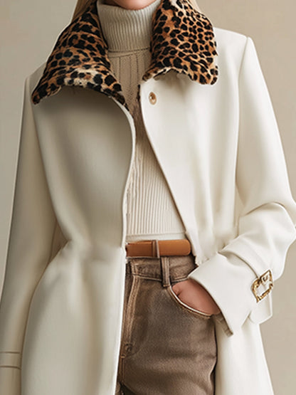 Long Crème en Laine avec Col en Fourrure Léopard : Élégance Urbaine