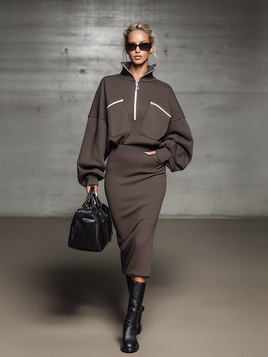 Ensemble Sportif Rétro : Jupe Sweat et Sweatshirt Marron à Zip Blanc