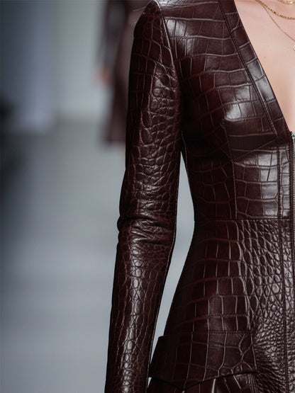 Robe Midi en Cuir PU Croco Rouge Brun avec Décolleté en V et Zip