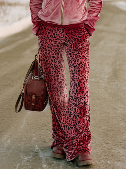 Ensemble Chic : Sweatshirt en Velours Rose Dégradé et Pantalon Léopard Tendance