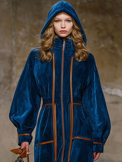 Robe Midi en Velours Bleu Nuit avec Cape Élégante et Finitions Marron