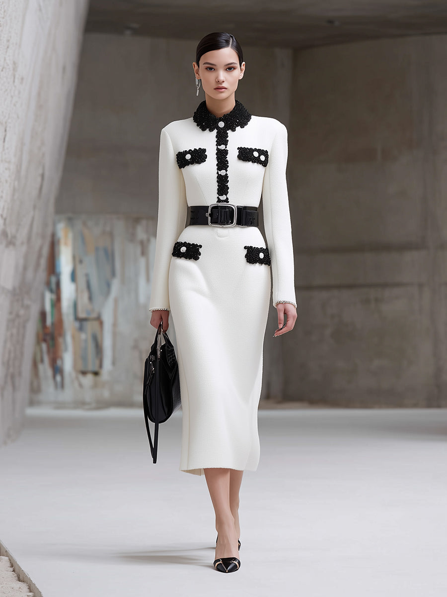 Robe Midi Chic en Tweed Blanc avec Finitions en Ruban Noir au Col Rond
