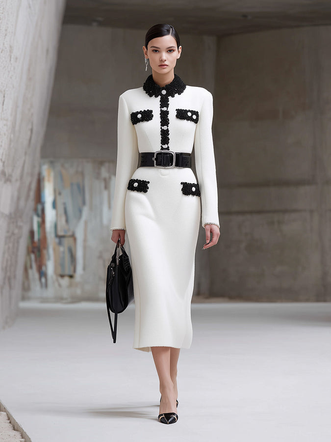 Robe Midi Chic en Tweed Blanc avec Finitions en Ruban Noir au Col Rond