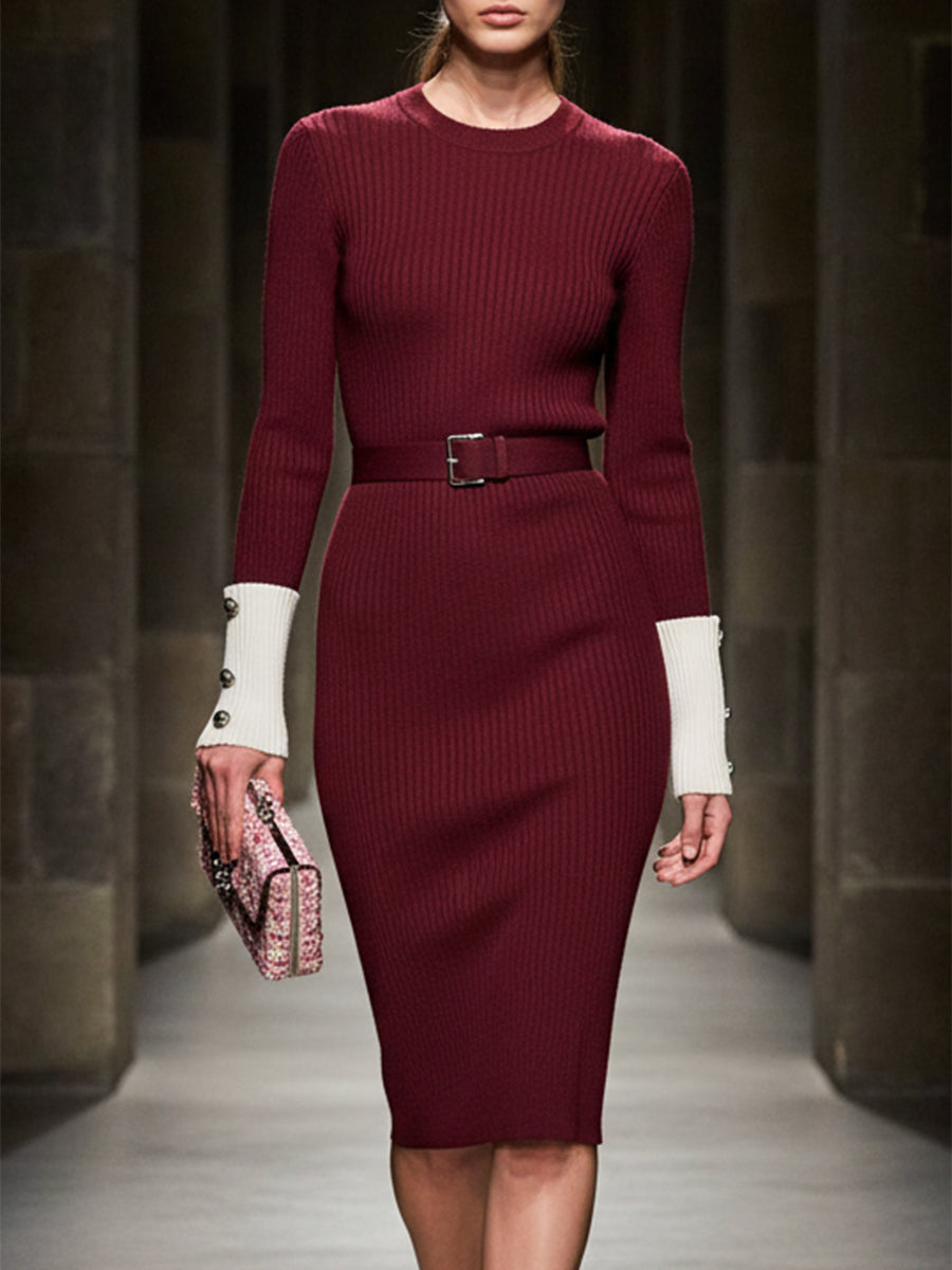 Robe Midi Rouge en Angora avec Détails en Couture Blanche et Col Ronde