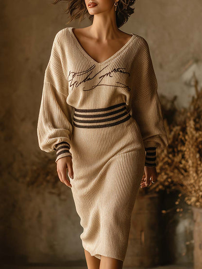 Robe Midi Rayée Abricot à Décolleté en V : Élégance Rétro Assurée