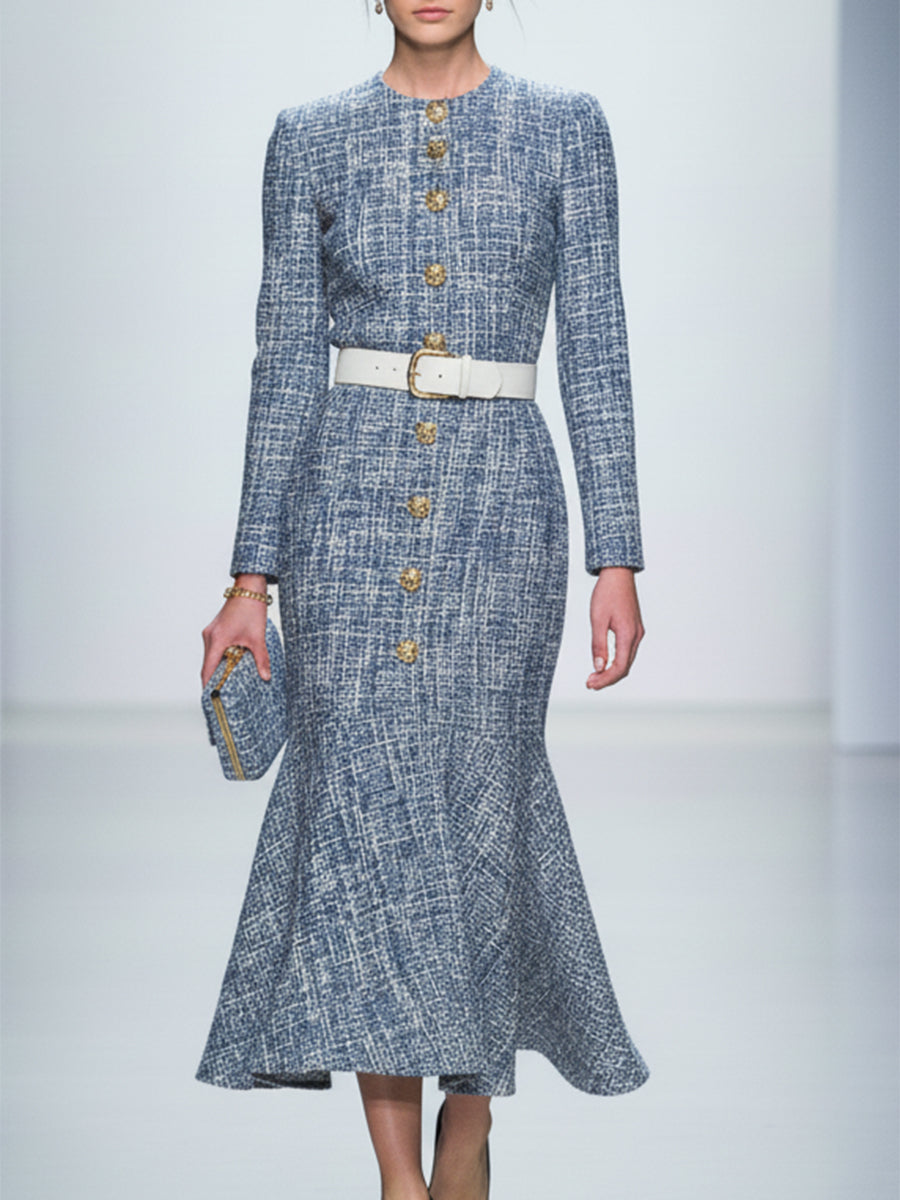 Maxi Robe Fishtail en Tweed Bleu avec Détails Boutonnés