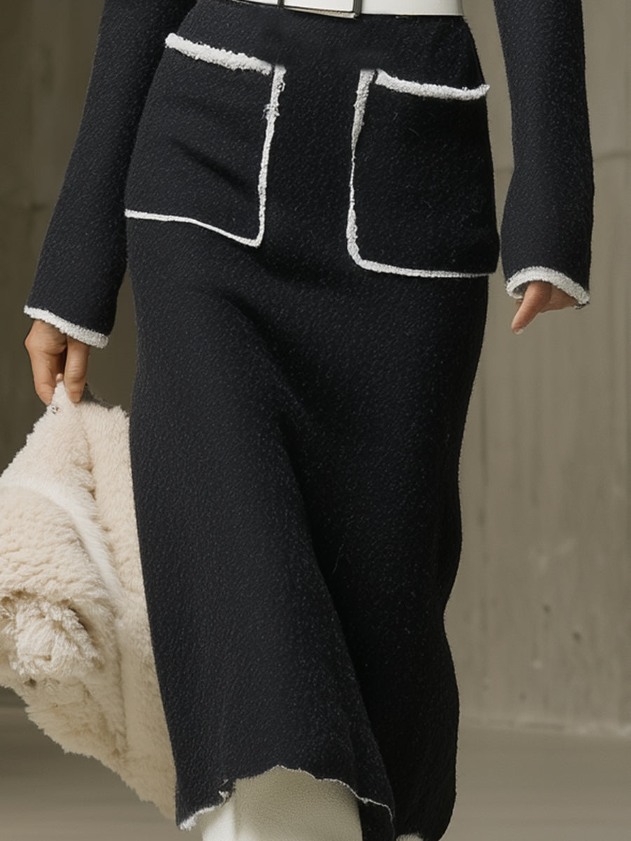 Chic Noir et Blanc : Robe Midi en Tricot en V