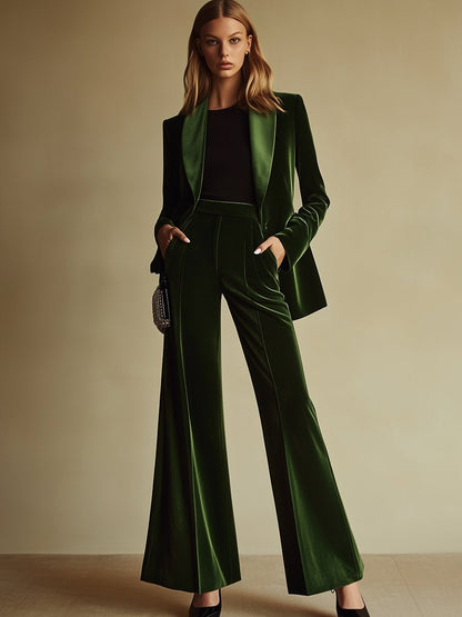 Élégant Costume Rétro en Velours Vert de Luxe